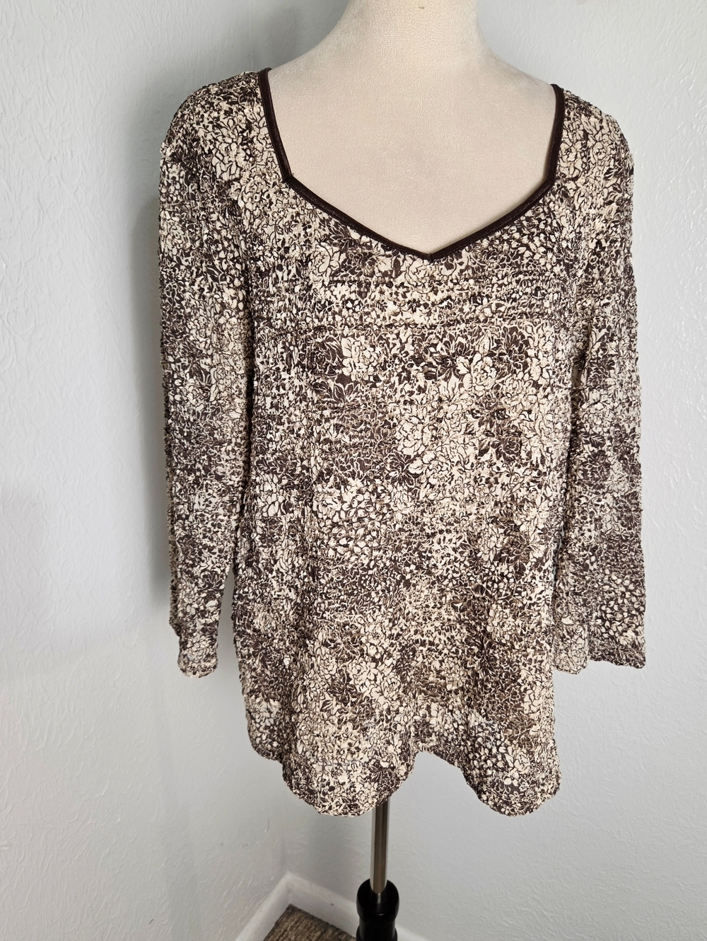 East 5th Brown & Cream Textured Blouse with Brown Trim Neckline, Size 1X - Picture 2 of 10